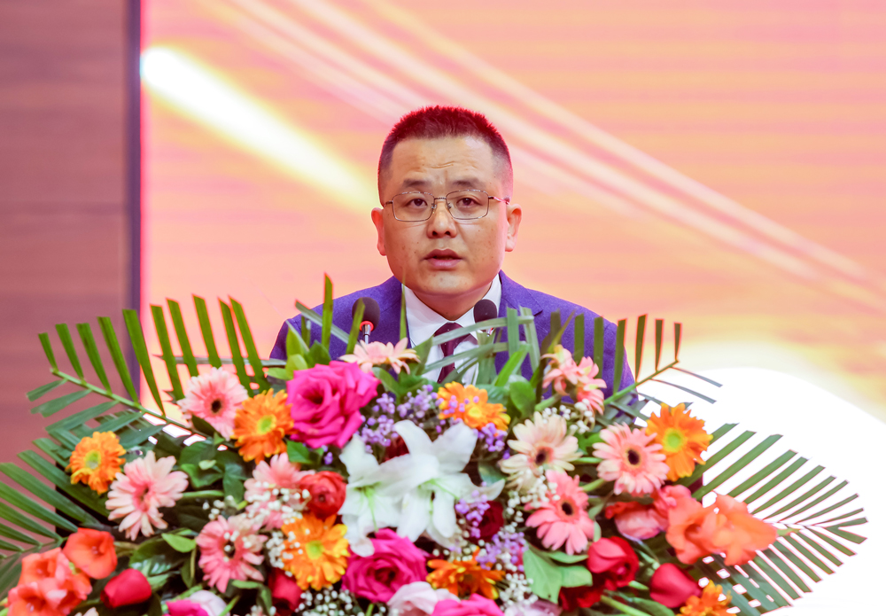 凝心聚力 迎势启航｜经典集团2024年誓师发动大会暨目的责任状签署仪式乐成召开