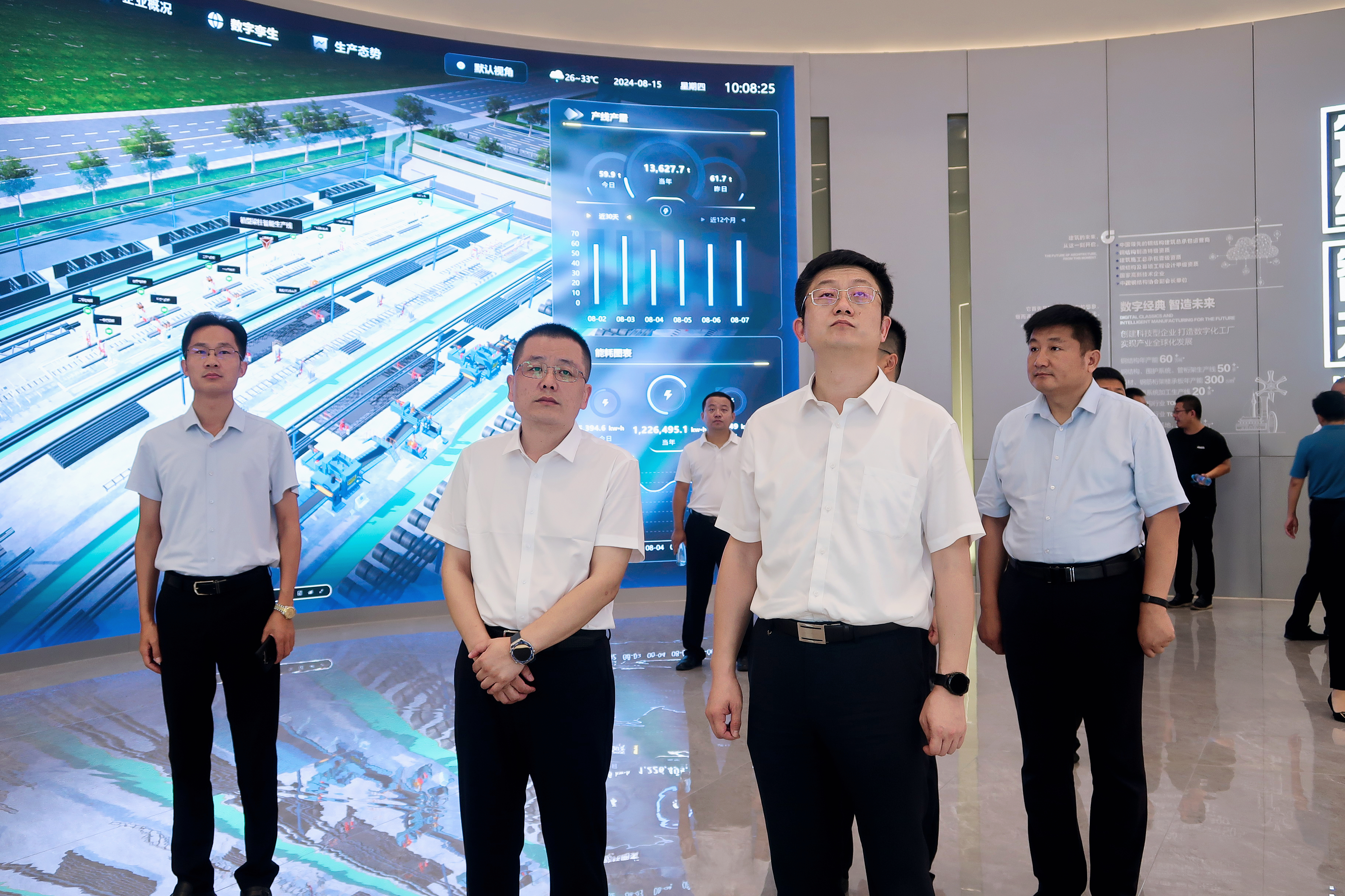 区委书记王庆来经典集团调研数字化建设事情