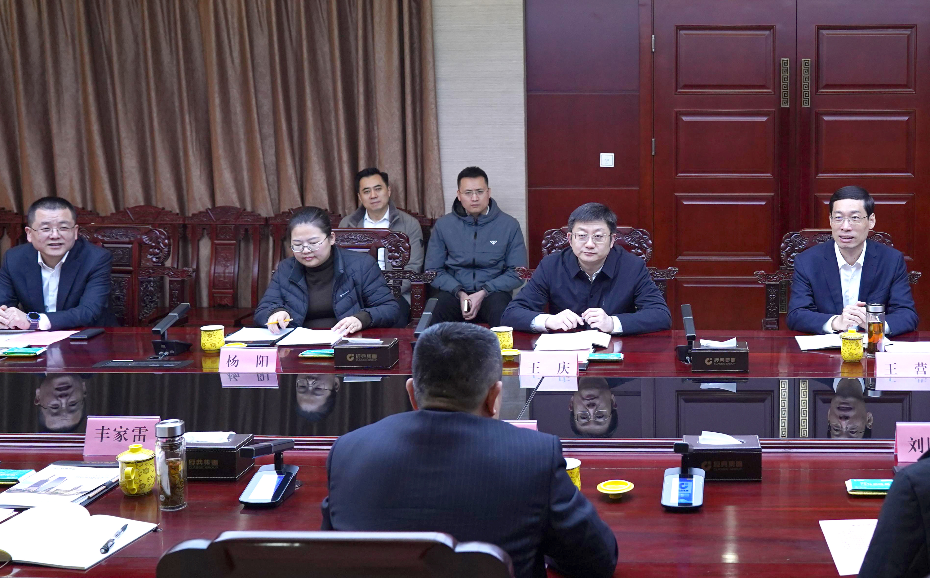 济宁学院党委书记仲红波调研经典集团
