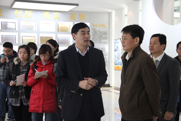 山东大学毗连手艺研究所陈茂爱教授一行到经典集团旅行指导