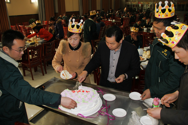 我们与幸福一起生长&mdash;经典集团2013首届生日PARTY在集团宴会厅举行
