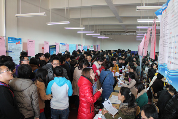 经典集团组织加入青岛理工大学2013年春季结业生双选会