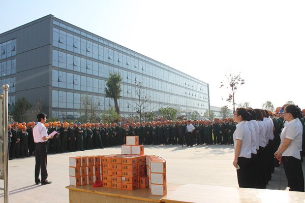 贺2013年经典集团首届&ldquo;母爱在身边 母爱在经典&rdquo;运动圆满竣事