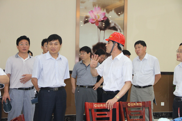 嘉祥县党政考察团一行莅临经典集团旅行考察