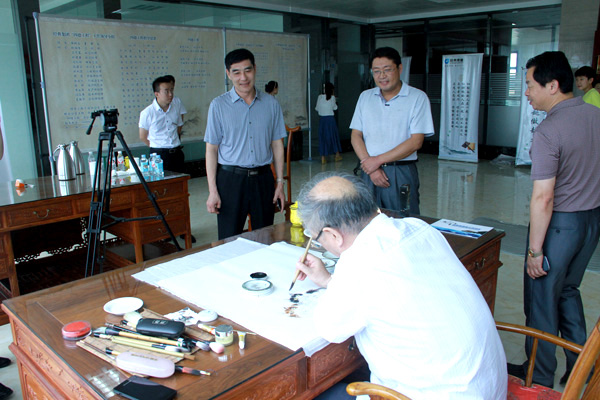 兖州市文联字画家协会走进经典集团