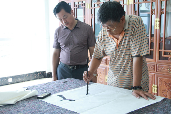 兖州市文联字画家协会走进经典集团