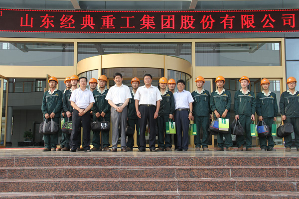 兖州市市委宣传部、市总工会组织&ldquo;夏日送清凉&rdquo;走进经典集团慰问一线员工