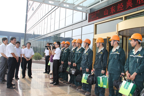 兖州市市委宣传部、市总工会组织&ldquo;夏日送清凉&rdquo;走进经典集团慰问一线员工