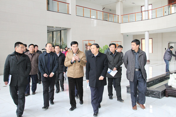 金乡县党政考察团向导到经典集团旅行指导
