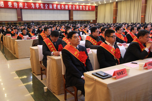 经典集团荣获济宁市兖州区2013年度经济生长孝顺二等奖和跨越生长先进企业称呼