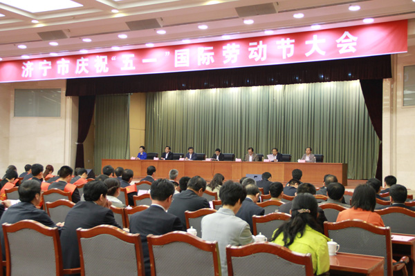 经典集团董事长苗树文荣获济宁市五一劳动奖章