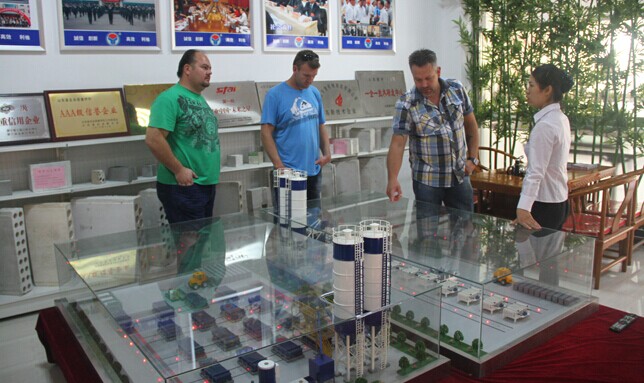 天意机械与南非客户关于订购新型复合墙板建材装备告竣相助意识