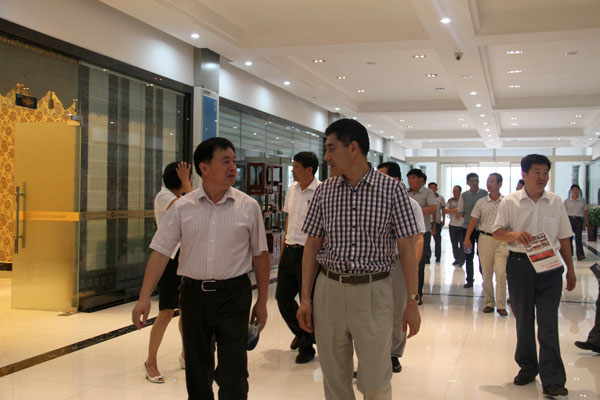 兖州区人大代表到经典集团视察