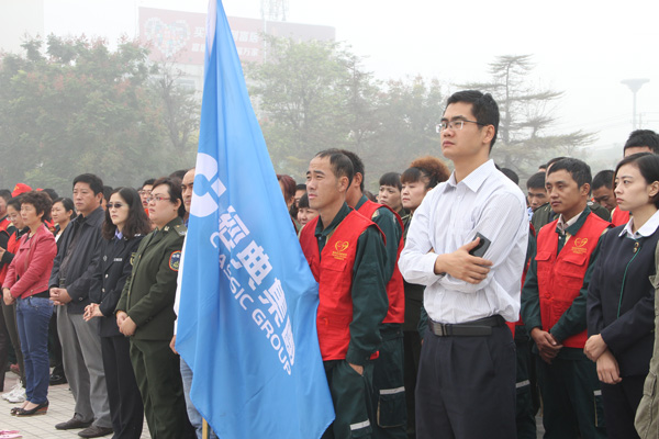 经典集团组织自愿者加入兖州区弘扬社会正能量践行焦点价值观暨千名自愿者启动仪式