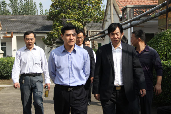 经典集团开展&ldquo;九九重阳节 浓浓敬老情&rdquo;慰问老人运动